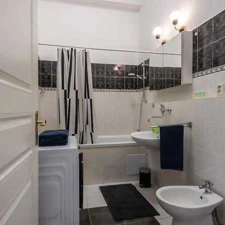 Centrally Located 3Bd Home Near National Museum Prague Exterior photo