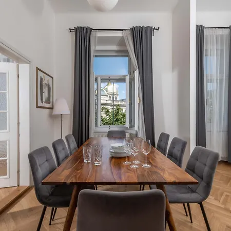 Centrally Located 3Bd Home Near National Museum Prague Exterior photo