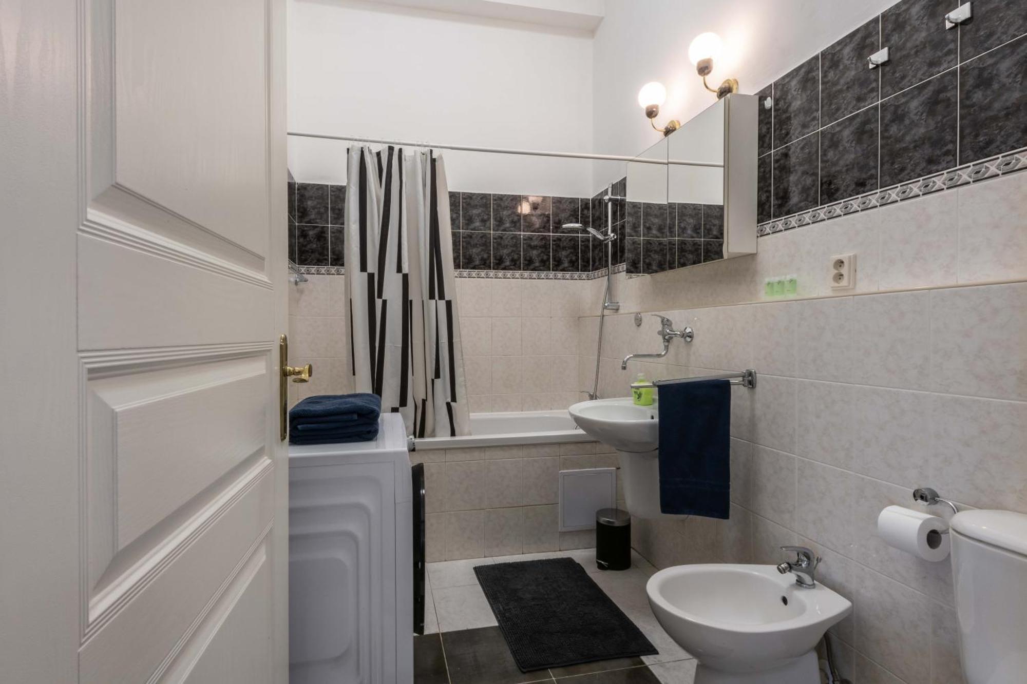 Апартаменты Centrally Located 3bd Near National Museum Прага