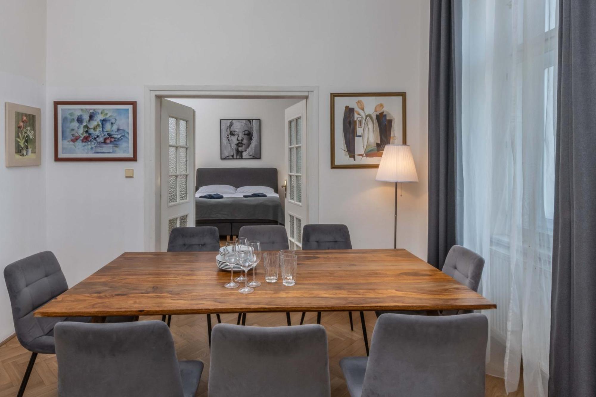 Centrally Located 3bd Near National Museum Апартаменты Прага